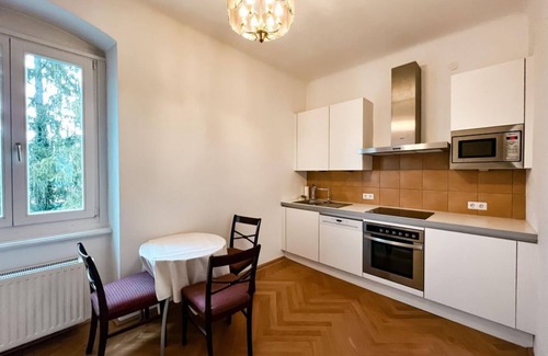 Burgau Cama Y Desayuno | Tower Suite, garden side - Palais Kneissl