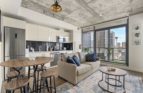 Connaught Apartamento | Tower Views w AC, Dining, Private Patio