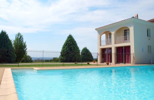 Airoux Apartamento | Apartamentos en el ala de la torre, 2 dormitorios, 4 a 6 personas, piscina, tenis, parque