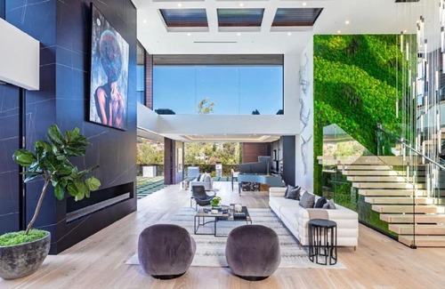 Gaven Apartamento | Towering gracefully above dazzling city lights
