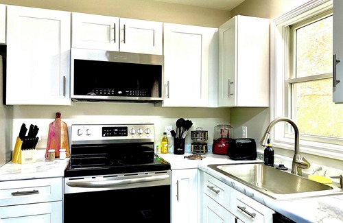 Nashville Casa | “Town and Around” Charming 3-bedroom townhome in Nashville pet friendly