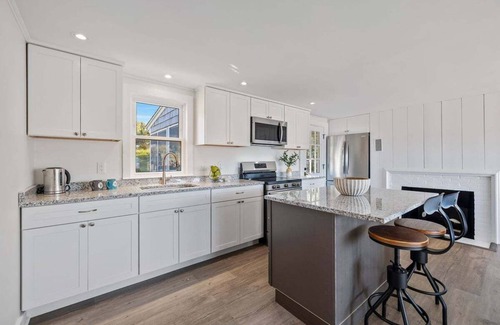 Orleans Casa | Town Cove Cottage: 056-OT Charming Waterfront Cottage on Town Cove – Orleans