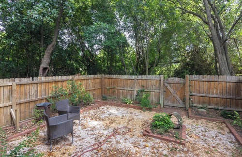 Aiken Casa | Town home located a stones throw to the Wilcox Hotel and Hitchcock Woods