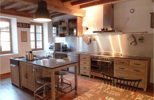 Tournus Casa | ¡Casa de pueblo al pie de la abadía restaurada en un espíritu de loft con jardín!