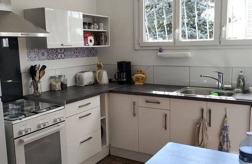 Chateauroux Casa | Town house for 7 people in quiet area - baby equipment and pets allowed
