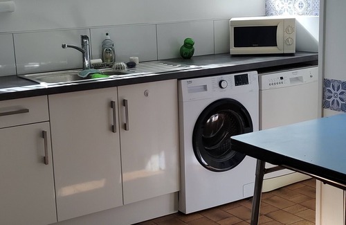 Chateauroux Casa | Town house for 7 people in quiet area - baby equipment and pets allowed