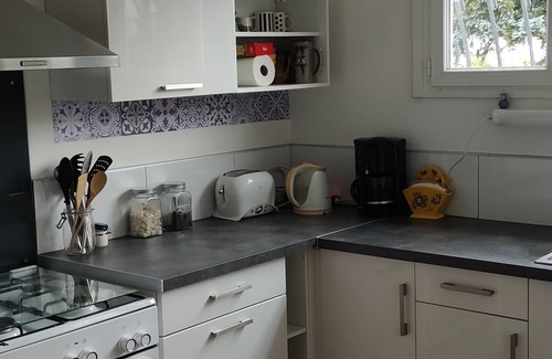Chateauroux Casa | Town house for 7 people in quiet area - baby equipment and pets allowed