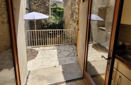 Livron-sur-Drome Casa | Town house with small terrace in upper Livron. Pets allowed