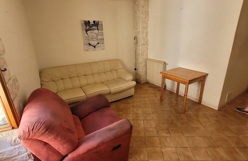 Livron-sur-Drome Casa | Town house with small terrace in upper Livron. Pets allowed