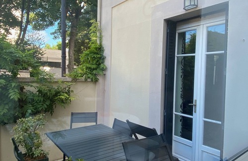 Saint-Cloud Casa | Town house with kitchen veranda and terrace