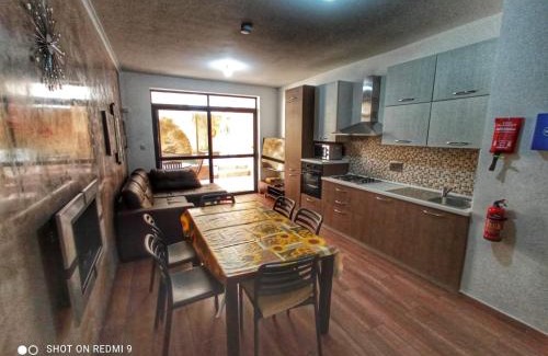Kalkara Apartamento | Town House with Private Pool in Village Centre