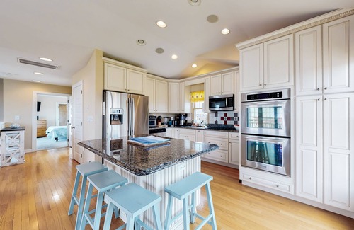 Fenwick Island Casa | Town of Fenwick island home on the water with dock & central A/C - dogs OK
