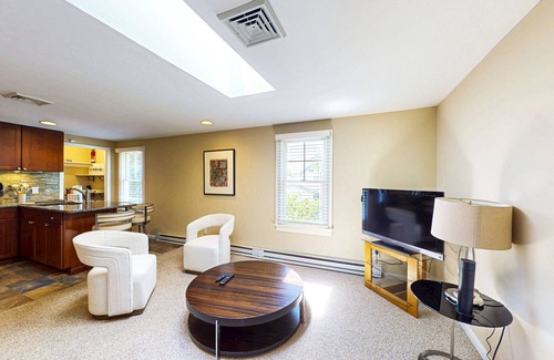 Dodds Addition Casa | Town of Rehoboth Beach pet friendly house w/deck close to beach