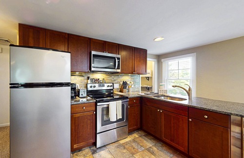 Dodds Addition Casa | Town of Rehoboth Beach pet friendly house w/deck close to beach