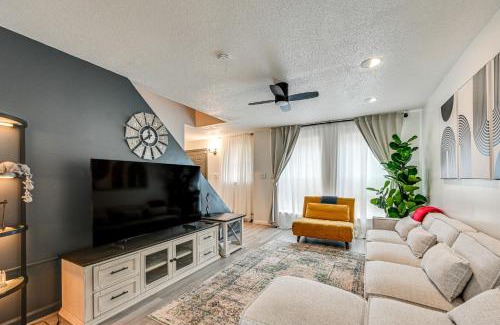 Hartford Casa | Townhome 1 Mi to Colt Park and Industrial District!