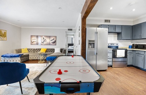 Central Arlington Casa | TownHome in Arlington 5 minutes to At&T stadium