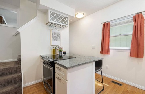 Italian Village Condominio | Townhome in Victorian Village