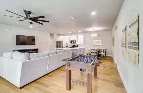 Central Arlington Casa | Townhome Near AT&T Stadium: Great for Game Day!