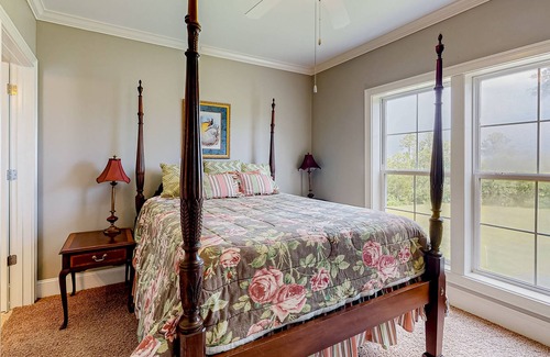 St. Marys Casa | Townhome near river with central AC, washer/dryer, & 2 balconies - dogs welcome