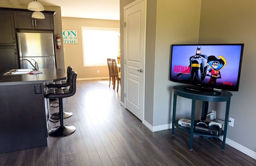 Sylvan Lake Casa | Townhome Retreat: Sylvan Sunrise Escape, Minutes from the Beach!