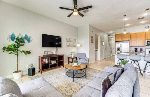 Davenport Casa | Townhome w/ Lanai & Private Pool: 14 Mi to Disney!