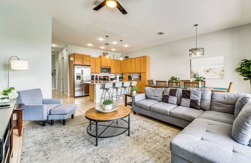 Davenport Casa | Townhome w/ Lanai & Private Pool: 14 Mi to Disney!