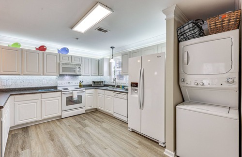 White Lake Casa | Townhome w/ Outdoor Pool & White Lake Access!