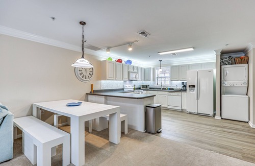 White Lake Casa | Townhome w/ Outdoor Pool & White Lake Access!