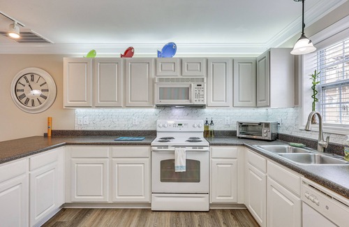 White Lake Casa | Townhome w/ Outdoor Pool & White Lake Access!