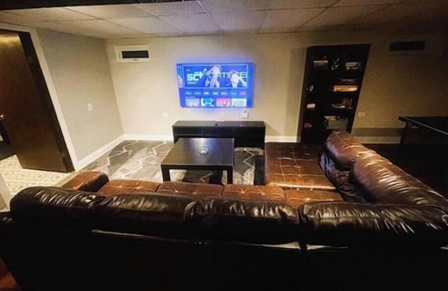 Westmont Casa | Townhome with Game Zone, Big Beds, & Smart TVs