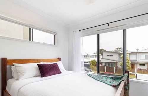 Birtinya Casa | Townhouse Birtinya 1km to Hospital 5 mins to Beach