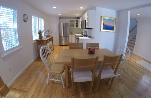 Provincetown Casa | Casa adosada de 2 habitaciones / 2. 5 baños y 2 espacios de estacionamiento privado