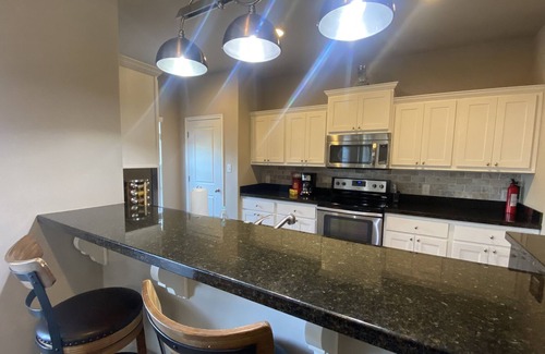 Wellborn Casa | Townhouse 7 minutes from Kyle Field