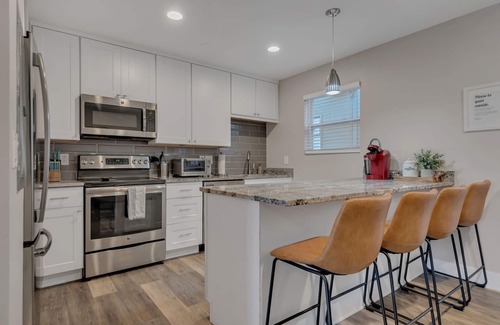 Midtown Casa | Townhouse across from Vanderbilt and Belmont! Central location