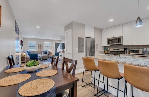 Midtown Casa | Townhouse across from Vanderbilt and Belmont! Central location