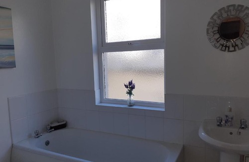 Ballycastle Casa | Townhouse, by the sea