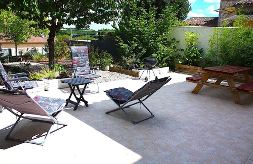 Beaumont-du-Perigord Casa | Townhouse with private garden and terrace in Beaumont-du-Perigord