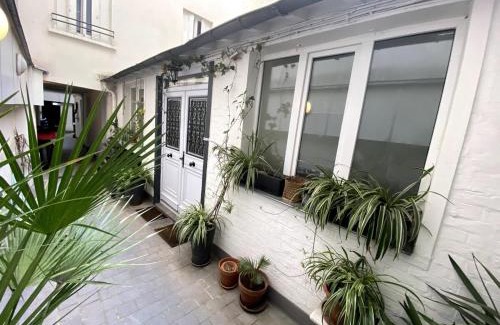 Marcillat-en-Combraille Apartamento | Townhouse in central Paris, all by foot