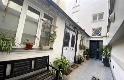 Marcillat-en-Combraille Apartamento | Townhouse in central Paris, all by foot