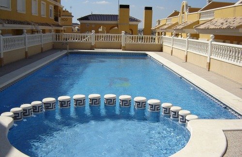 Benijofar Villa | Casa de pueblo en benijofar con piscina compartida muy grande GRATIS Wi-Fi y TV en inglés
