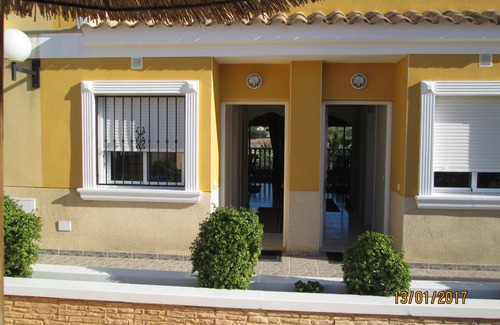 Benijofar Villa | Casa de pueblo en benijofar con piscina compartida muy grande GRATIS Wi-Fi y TV en inglés