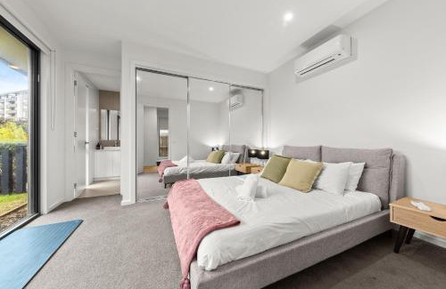 Caulfield North Casa | Townhouse in Caulfield with Garage
