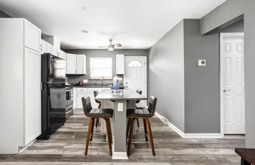Indianapolis Casa | Townhouse in Prime Carmel Location!