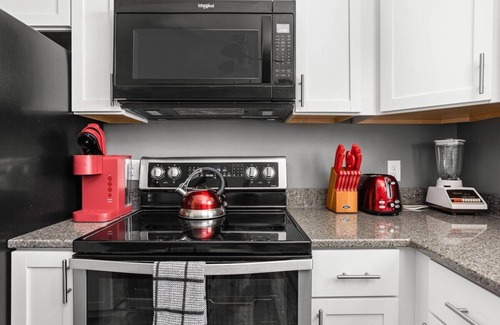 Indianapolis Casa | Townhouse in Prime Carmel Location!