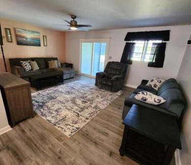 Little River Apartamento | Townhouse of Tranquility