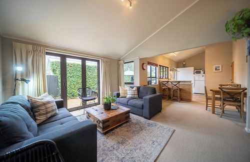 Te Anau Casa | Townhouse Retreat - Te Anau Getaway