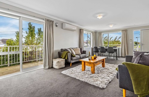 Christchurch Casa | TOWNHOUSE TRANQUILLITY - CHRISTCHURCH HOLIDAY HOME in Christchurch