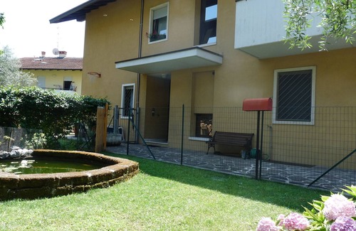 Tenno Apartamento | CASA ADOSADA CON JARDIN
