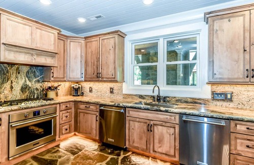 Townsend Casa | ¡CASA DE MONTAÑA! Pvt Pavilion, Hot Tub, Arcade Games, Theatre Room, Bunk Room!