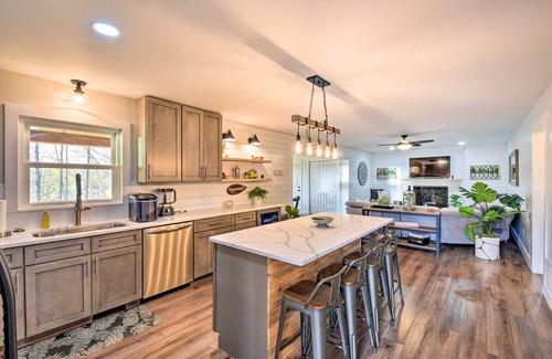 Townville Casa | Townville Lake House w/ Private Dock, Kayaks!
